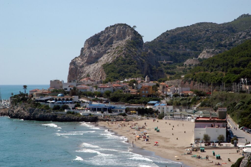 Playa Del Garraf: Encanto Pintoresco