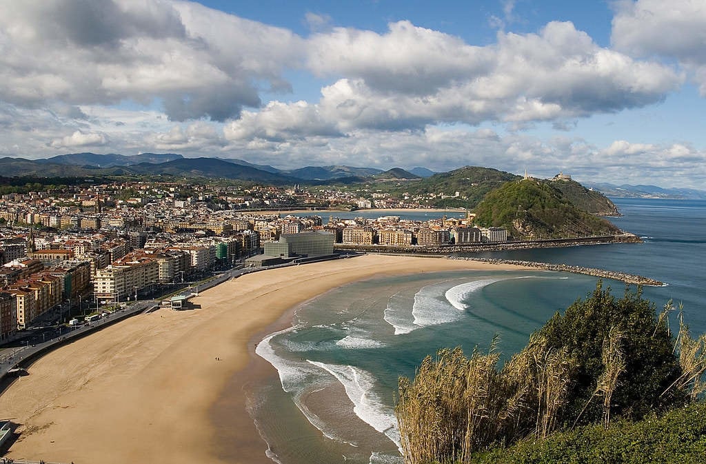 Playa De San Sebastián: Tranquilidad Y Belleza